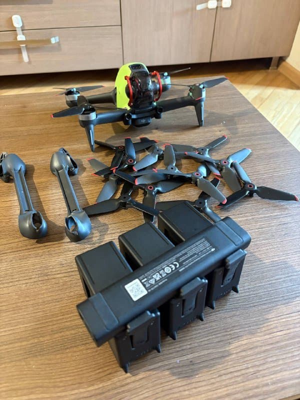 DJI FPV Drone с комплектом очков, пультом, АКБ, пропеллерами
