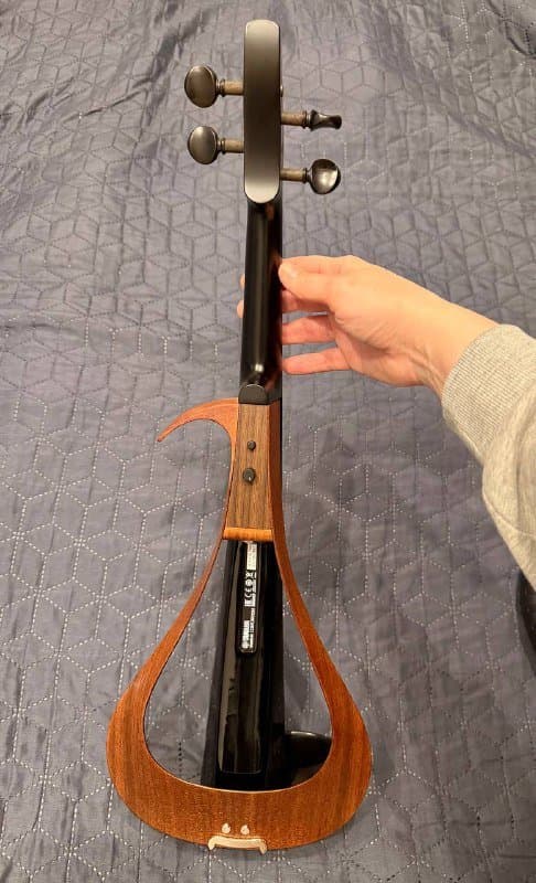 Электроскрипка Yamaha YEV-104 4-струнная 4