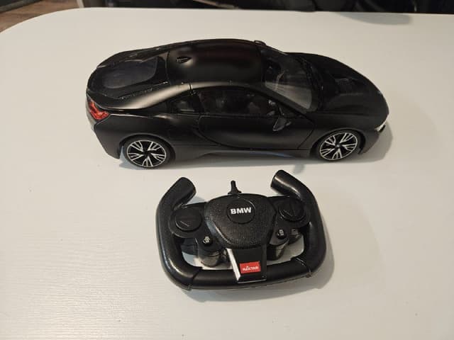 Машинка на радиоуправлении BMW i8