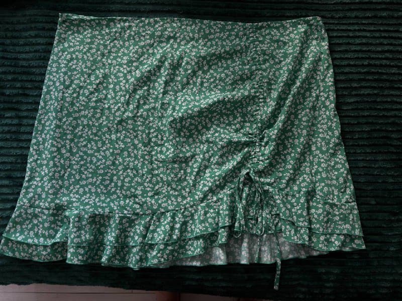 Электромассажёр, шёлковый костюм, джинсы, юбки, рубашка, утягивающие шорты, сумочки, очки 9