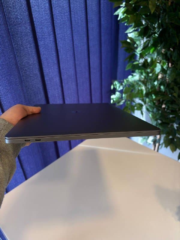 Macbook Pro 2019 i9 32GB 1TB SSD 6
