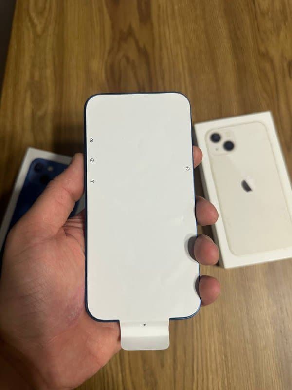 iPhone 13 128GB синий, белый 2