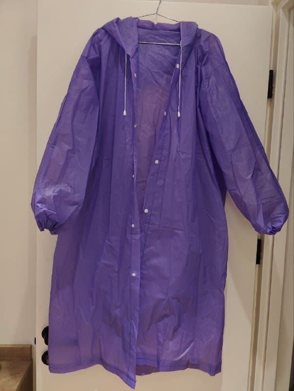 Фиолетовый дождевик с капюшоном