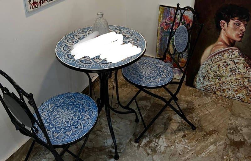 стол и два стула