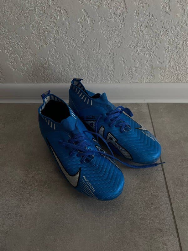 Футбольные бутсы размер 40
