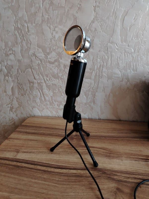 Настольный микрофон Trust Madell Desk