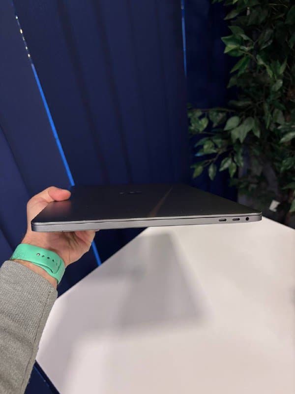 Macbook Pro 2019 i9 32GB 1TB SSD с зарядкой 7