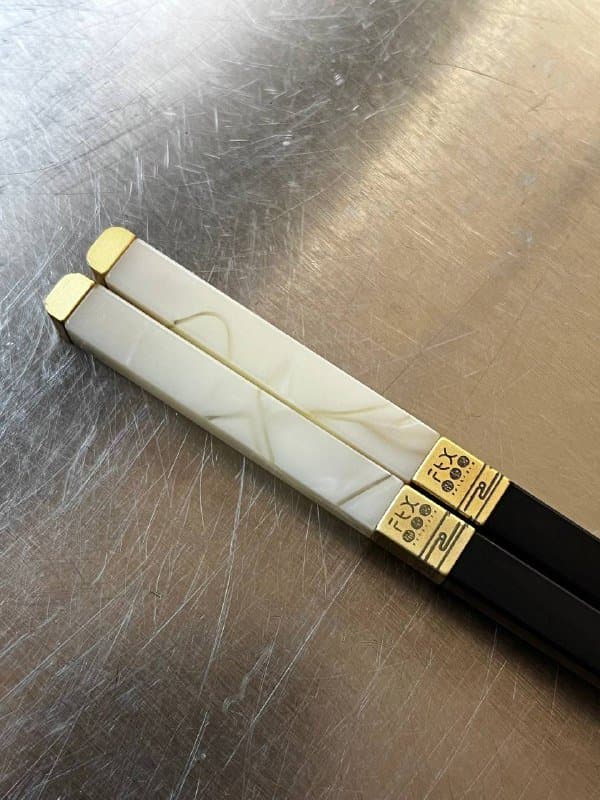 Палочки для еды и подставка