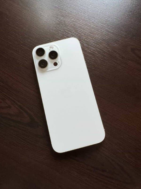 iPhone 16 Pro Max 256GB с чехлами