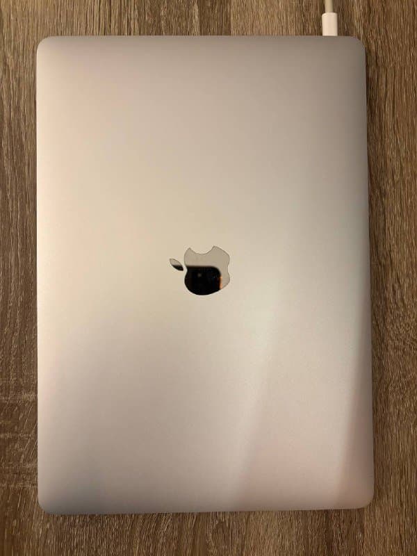 MacBook Air M1 8/256 2