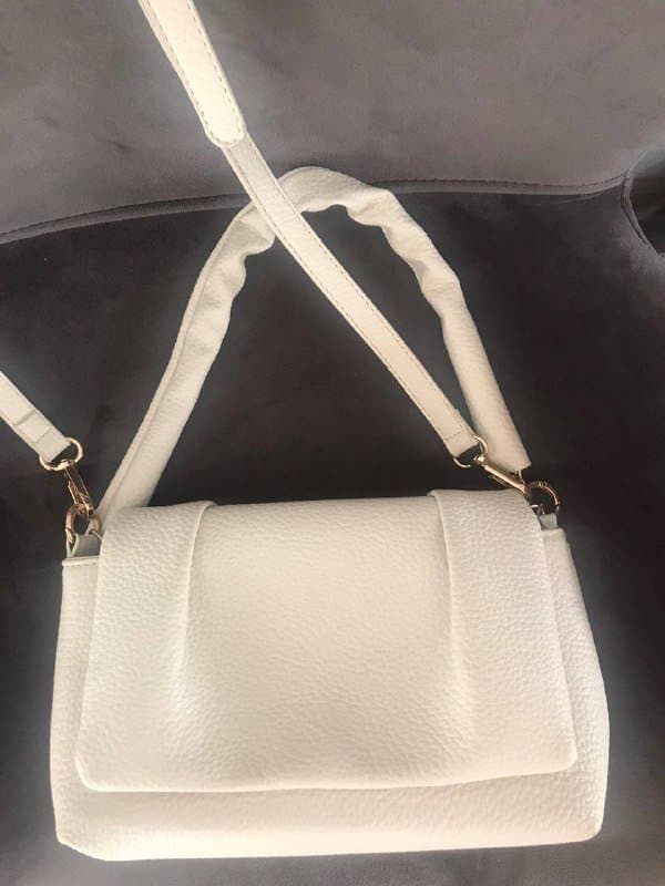 Небольшая белая сумка 5