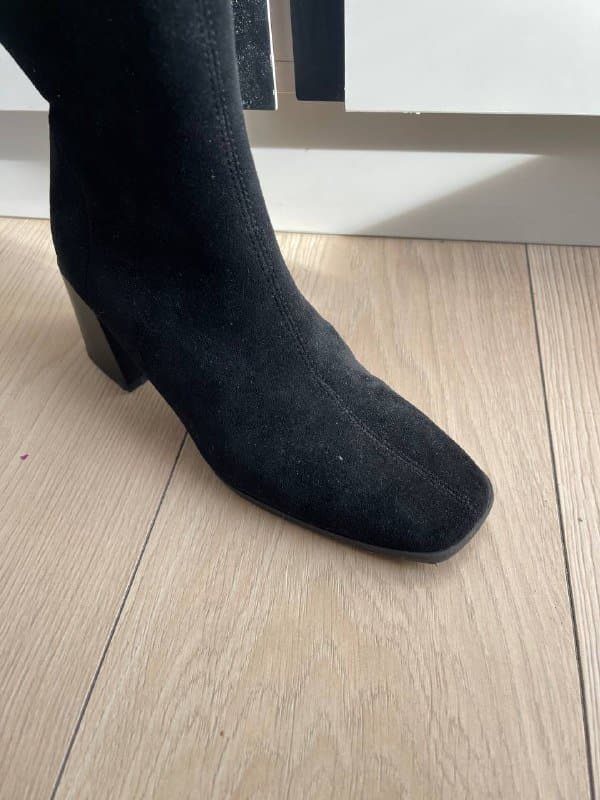 Чёрные замшевые сапоги женские, размер 38 2