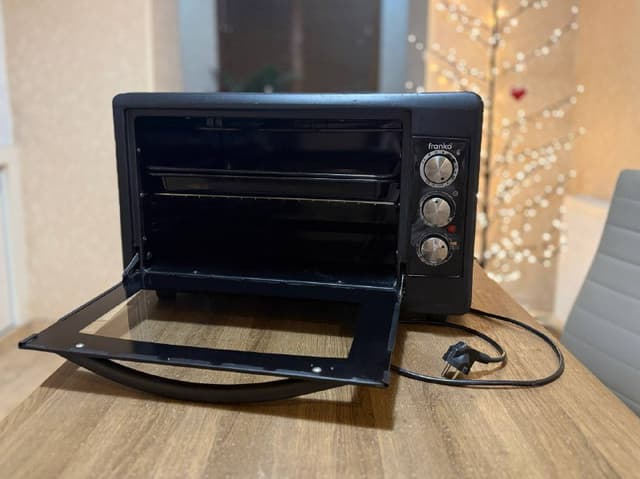 Духовка Fanco с 2 противнями