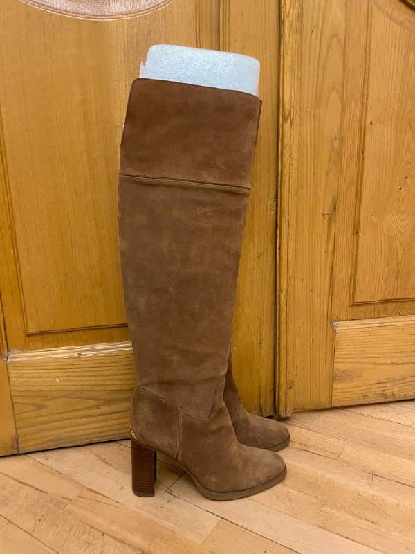 Сапоги ботфорты Michael Kors замшевые песочного цвета 3