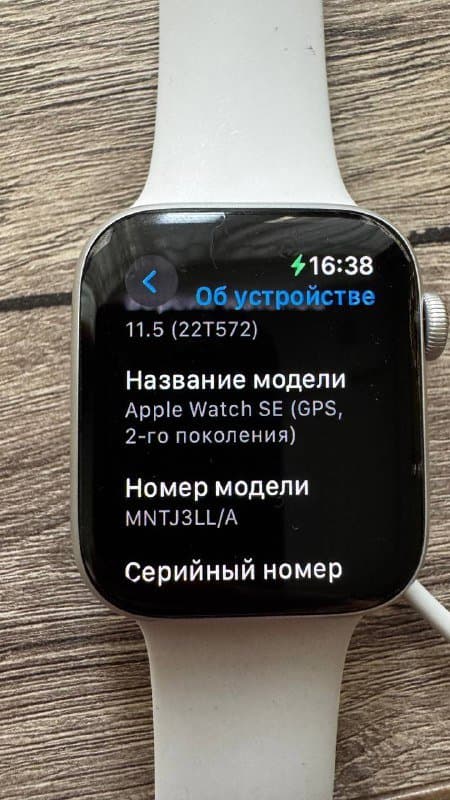 Apple Watch SE 2 44 мм с браслетами и защитой дисплея 5