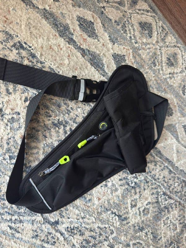 Сумка для бега новая с креплением для бутылки