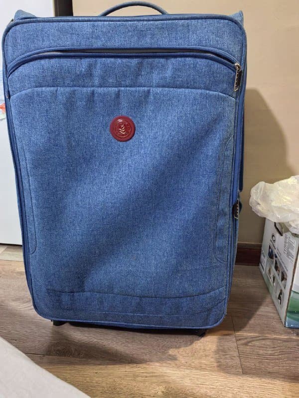 Чемодан 70x74x27 см с дефектами ткани и колесика