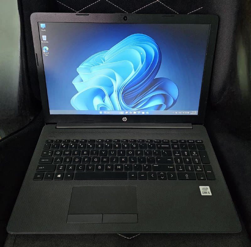 Ноутбук HP 250 G7 Laptop 15.6" Core i5 8GB RAM 256GB SSD 1