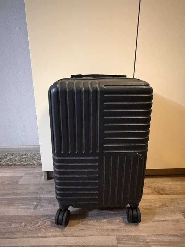 Чемодан 25x35x45 см с проблемой ручки