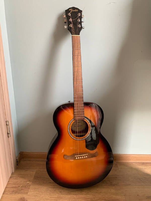Гитара Fender с 5 струнами в подарок