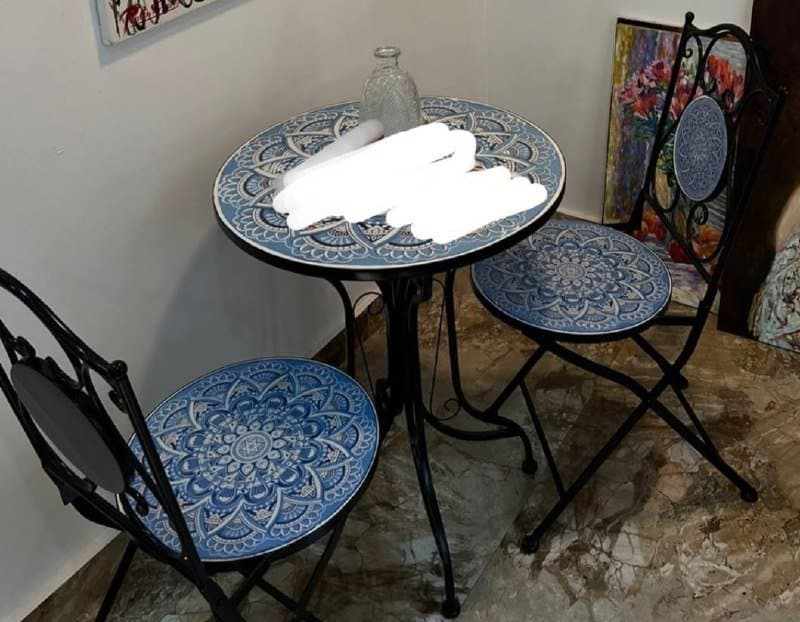 Стол, два стула