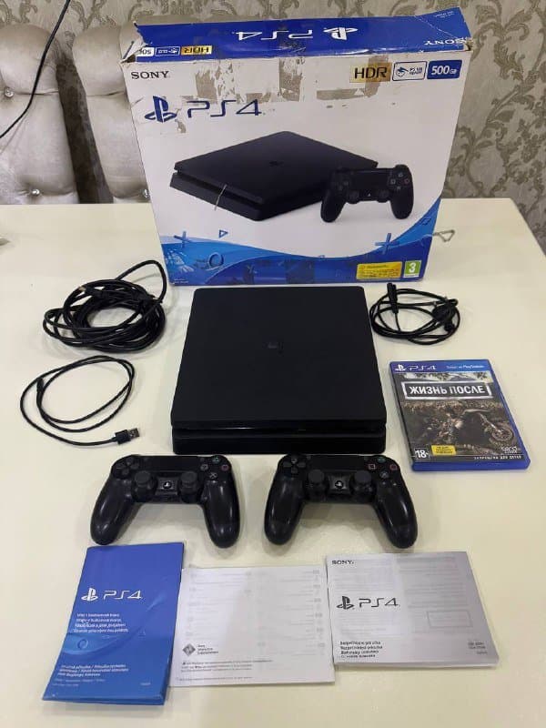 Playstation 4 Slim Disk Versia, 2 джойстика, диск