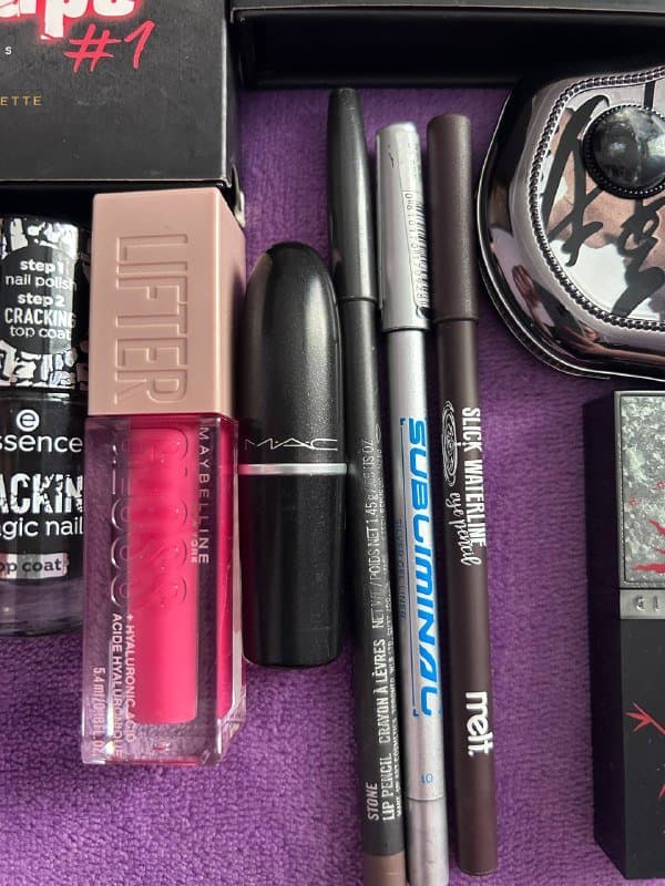 Косметика набор теней, лаки, бальзамы, сыворотка 2