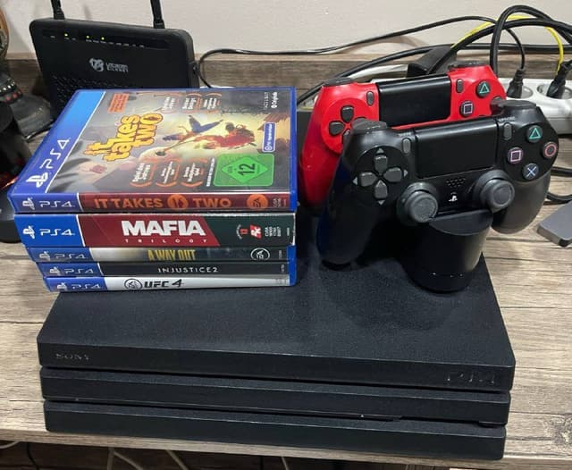 PS4 Pro 1TB, 2 геймпада, 7 дисков, аккаунт турецкий