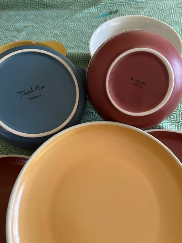 Пиалы и тарелки коричневые и желтые 1