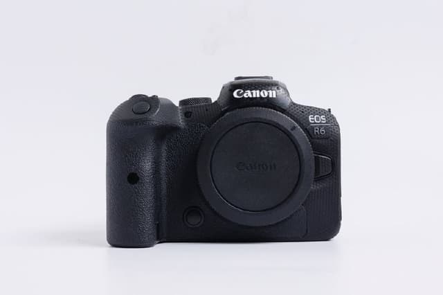 Камера Canon EOS R6, карты памяти Kingston 64ГБ