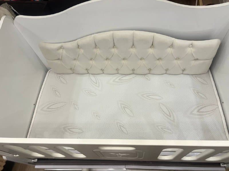 Детская кровать с матрасом и механизмом укачивания 3