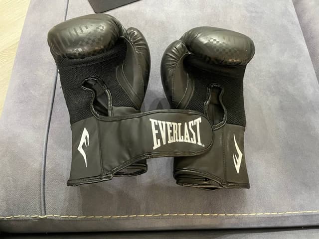 Боксерские перчатки