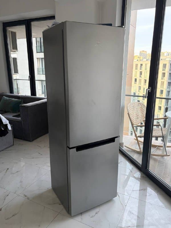 Холодильник Indesit 2