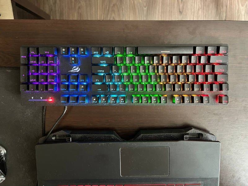 Игровой ноутбук MSI, клавиатура, мышь, охлаждающая подставка 4