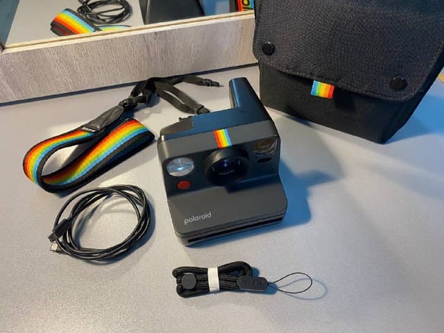 фотоаппарат Polaroid Now Generation 3 Black, ремень, сумка