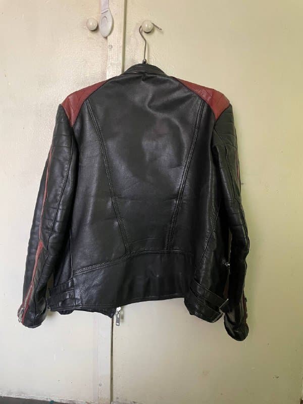 Куртка кожаная, жилетка бордовая, женский костюм серый 2