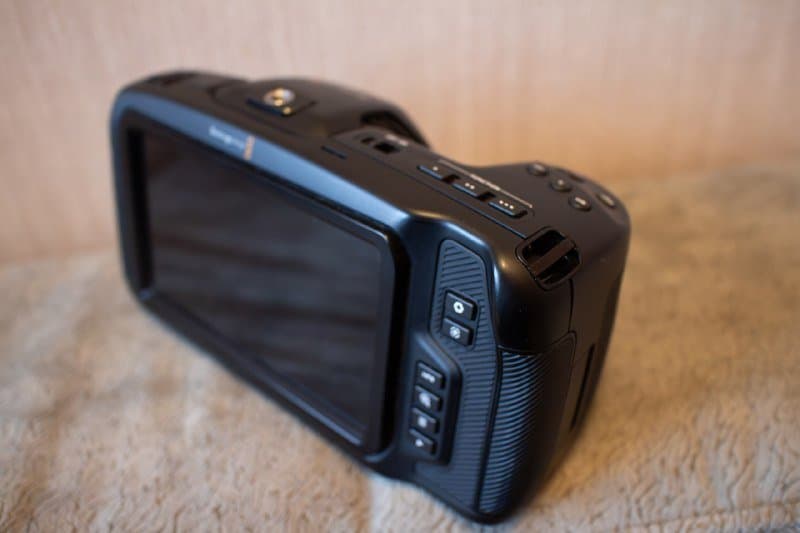 BlackMagic Pocket Cinema Camera 4K, SmallRig клетка, дополнительные аккумуляторы, провода, адаптер Viltrox EF-M2 II 3