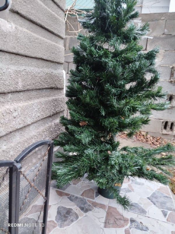 Искусственная новогодняя елка с шишками 155 см, ёлка Gardex 160 см, искусственная елка 170 см, гигантская новогодняя елка 330 см 10