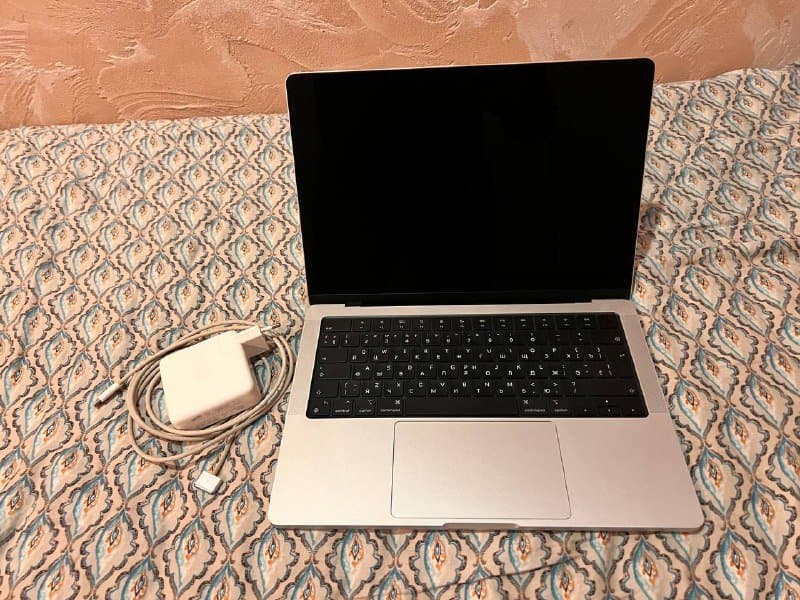 Macbook pro m1 2021 14 inch 16/512