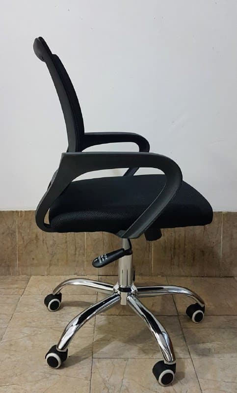 Кресло компьютерное, стол офисный 4