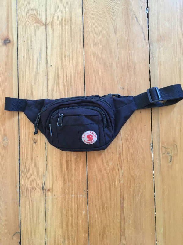 Насос велосипедный, фонарь, сумка, плавки, горнолыжные штаны, карабин с компасом 3