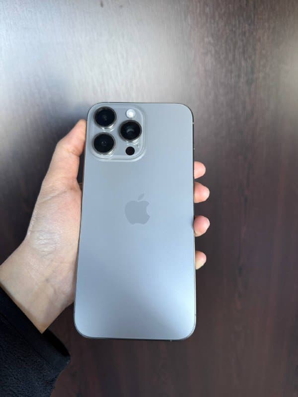 iPhone 15 Pro Max 256GB, кабель и чехол