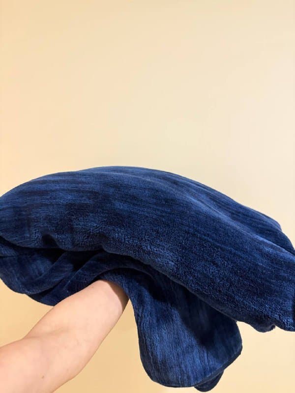 Постельное белье с кружевом и махровый плед темно-синий 4