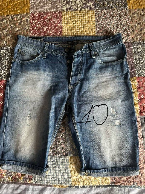 Коврики, корзина, ножницы, вешалки, жакеты, шапка, тарелки, весы 6