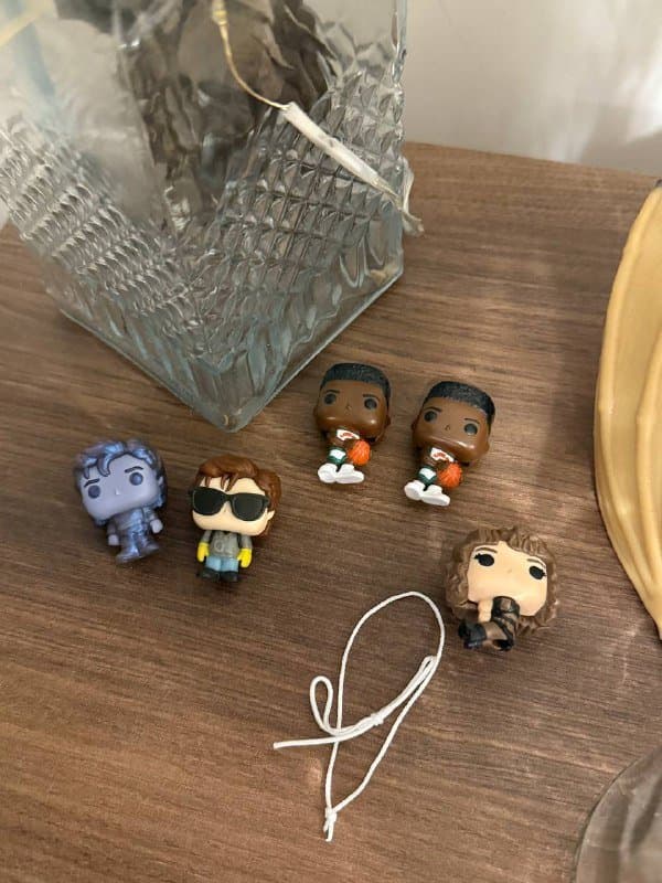 Фигурки киндер джой Очень странные дела Stranger Things