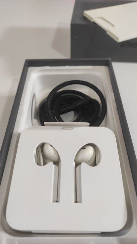 iPhone 8 64 ГБ темно серый 6