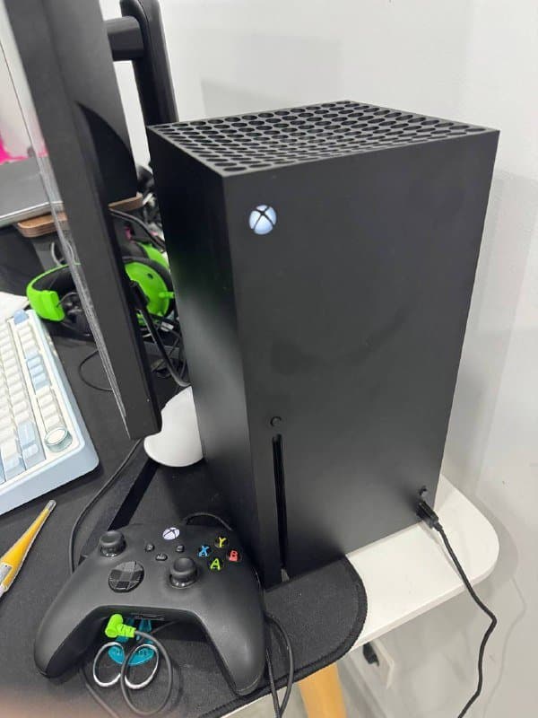 iPhone 15 Pro Max 512GB Black Titanium, iPhone 15 Pro 128GB Black Titanium, Xbox Series X 8