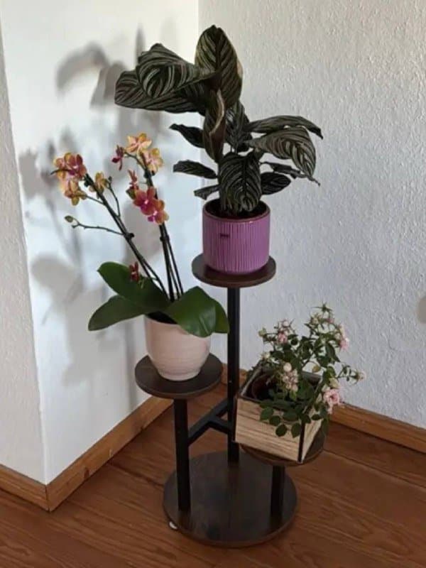 Подставка для растений с металлической рамой 2