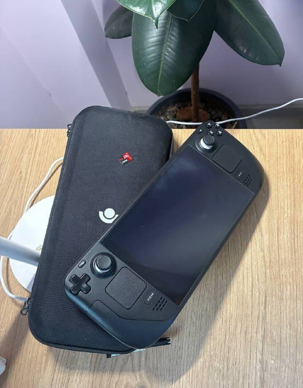 Игровая приставка Steam Deck LCD 256 ГБ с аксессуарами