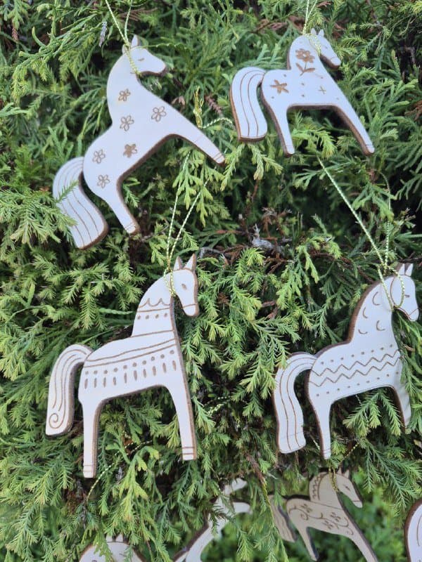 Ёлочные игрушки лошадки